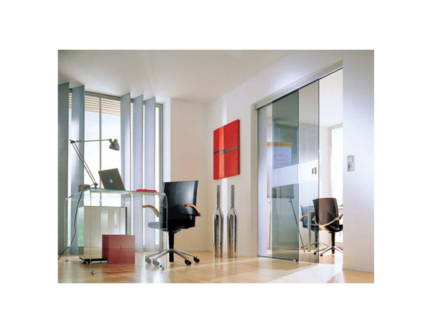 Glass partition wall office